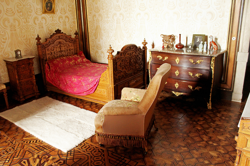 king_bed_chamber